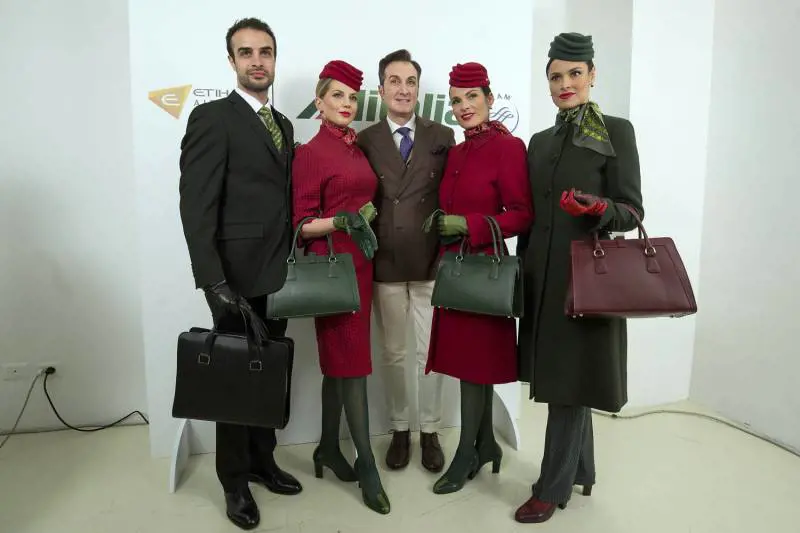 Nuove divise Alitalia, scontro tra sindacati e compagnia aerea