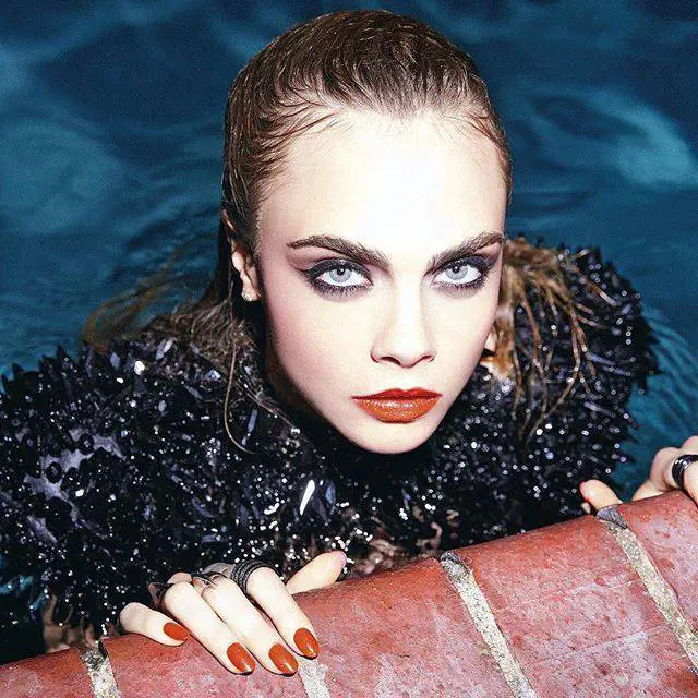 Cara Delevingne: "Ho ululato nuda nella foresta"