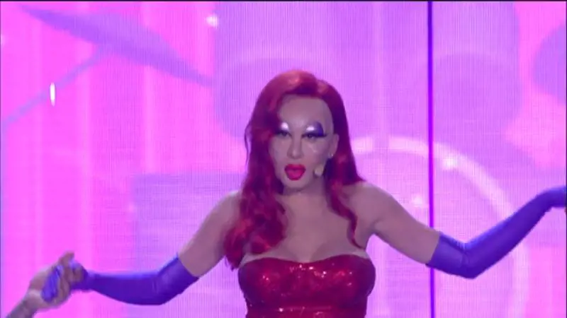 Virginia Raffaele è Jessica Rabbit: spacco vertiginoso ad Amici