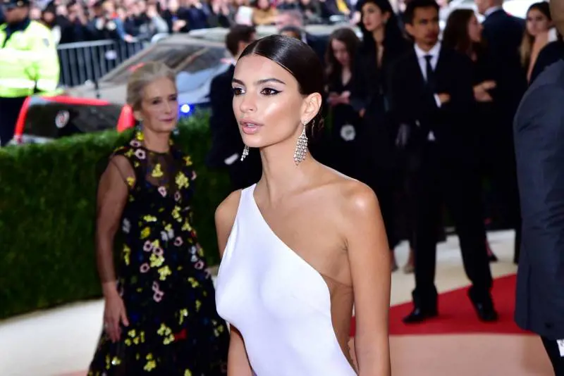 Emily Ratajkowski: "Essere sexy e nuda è difficile"