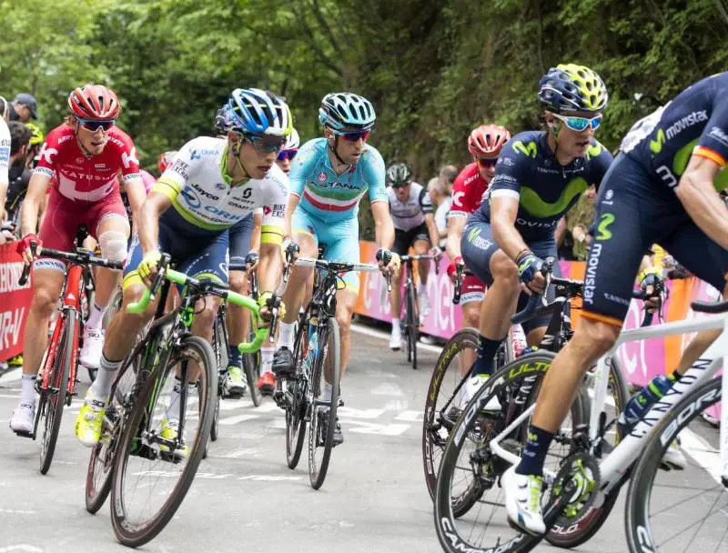 Vincenzo Nibali impegnato in salita