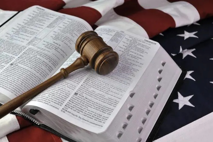 Oklahoma, una legge punirà chi pratica l'aborto