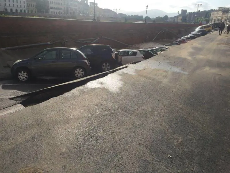 Lungarno, i residenti: "Già acqua nella notte"