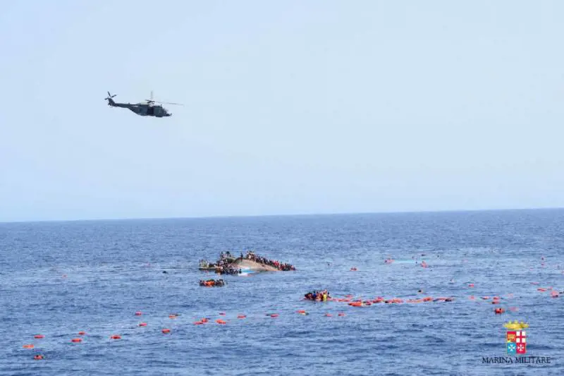 Libia, affonda gommone: "Almeno 100 i dispersi"