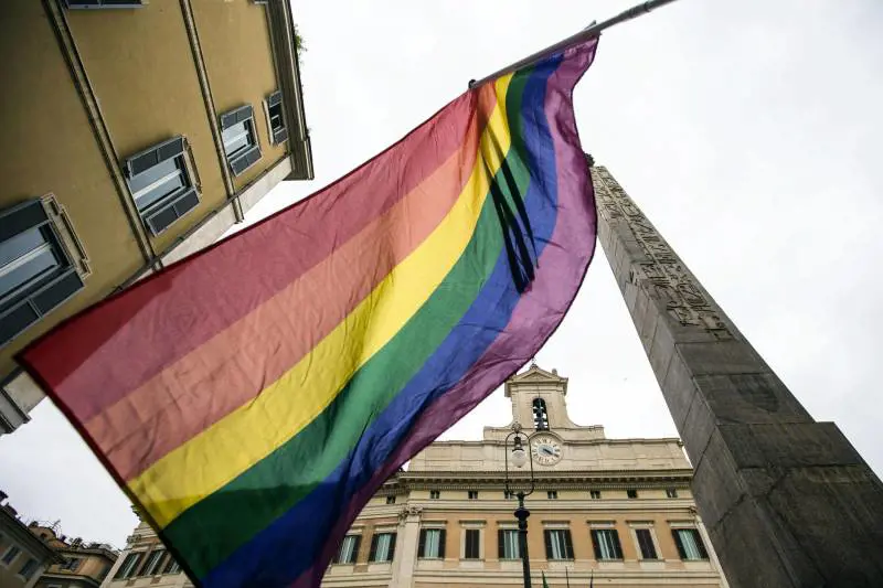 Legge sulle unioni civili La Camera ha detto sì Renzi festeggia sui social