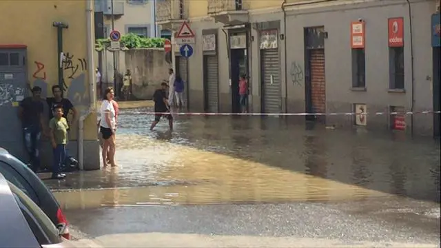 Milano come Firenze: strade allagate per rottura della tubatura