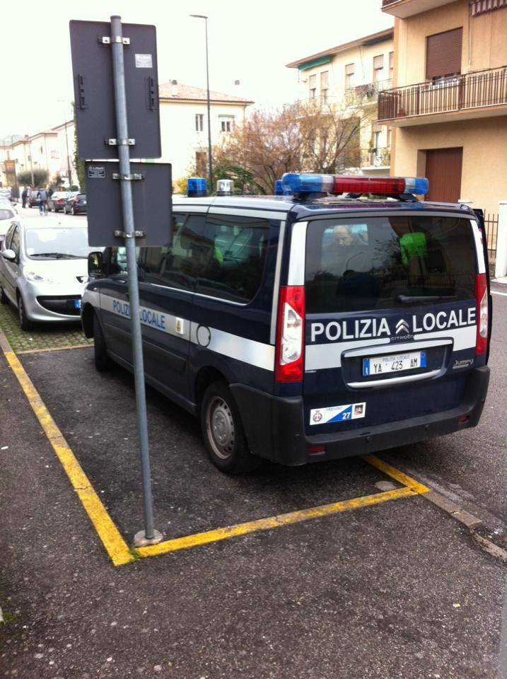 Vigili urbani Treviso parcheggio disabili