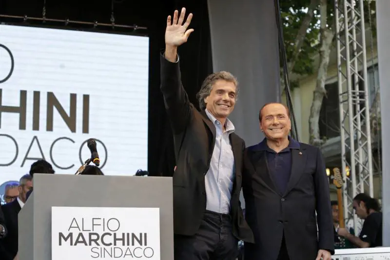 Silvio Berlusconi e Alfio Marchini a Piazza Anco Marzio a Roma
