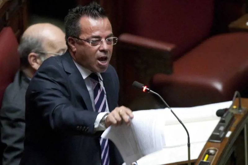La sardina oltraggia Buonanno Calderoli: "Ora basta! La porto in tribunale"