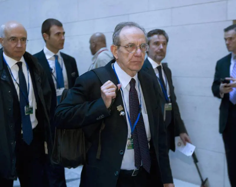 Istat: la crescita rallenterà ancora. Ma Padoan è ottimista