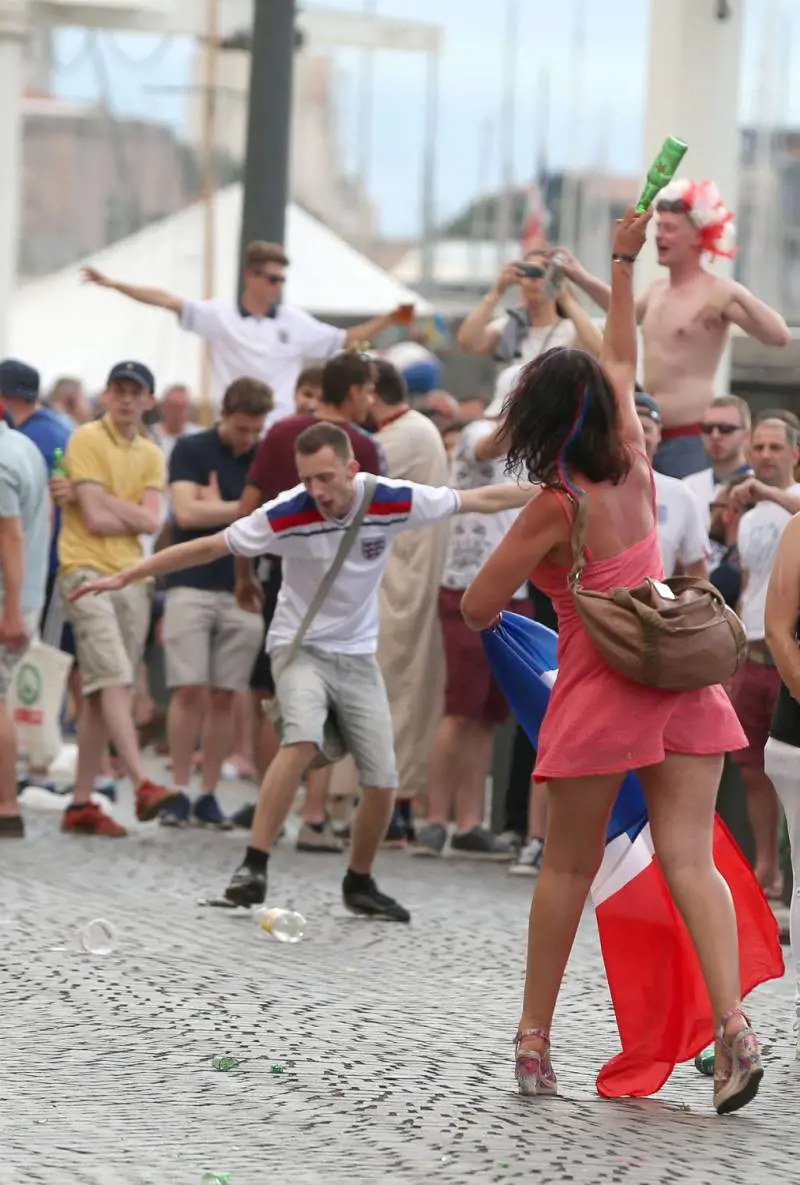 Hooligans contro cosacchi per evitare la prima Brexit