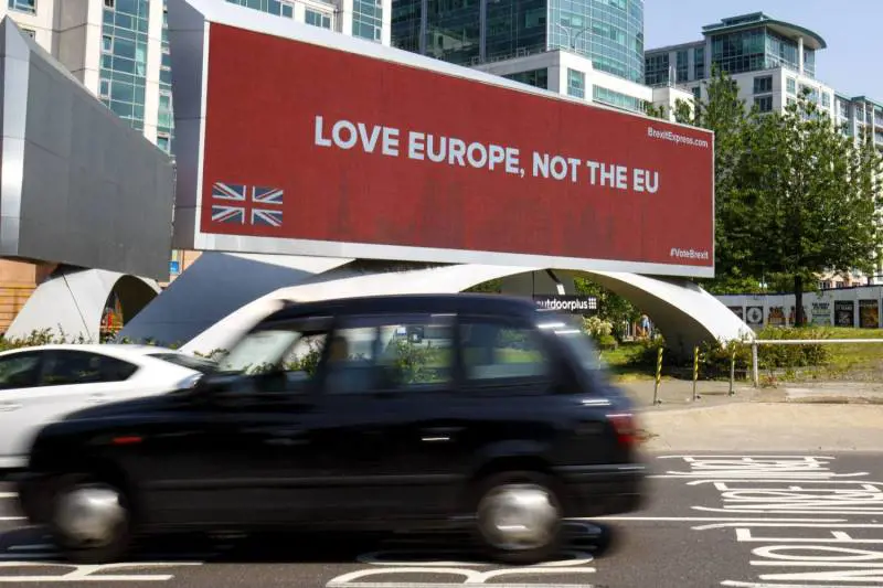 In vantaggio gli anti europeisti. E la Brexit terrorizza le Borse Ue