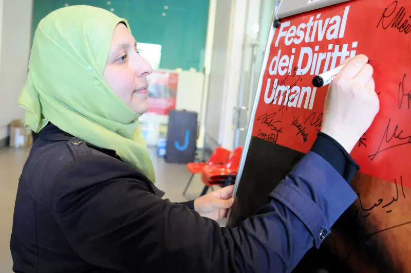 Gli islamici del Pd tifano jihad. Ma Sala non prende le distanze