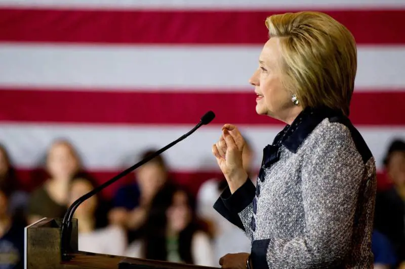 Hillary Clinton vince a Washington e prova a ricucire con Sanders