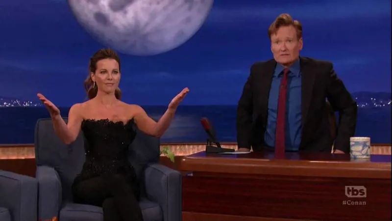 Kate Beckinsale: "Invio la foto di Michael Sheen nudo a mia figlia di 17 anni"