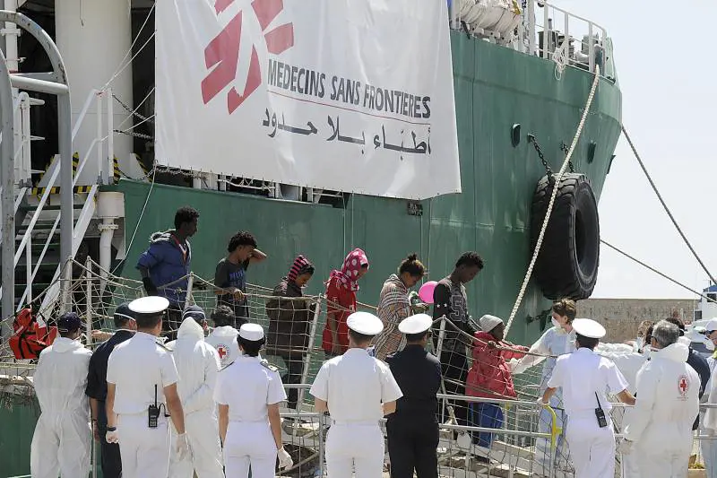 Medici Senza Frontiere schifa i soldi di Bruxelles: "Politiche dannose sui migranti"
