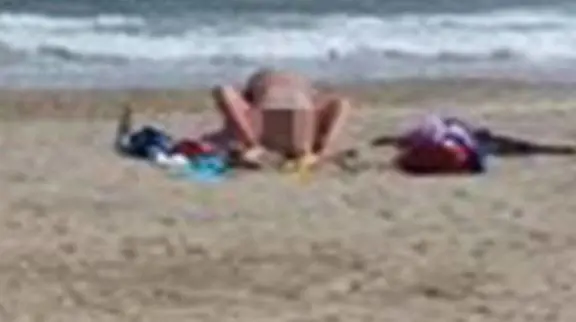 Venezia, coppia di tedeschi fa sesso in spiaggia 