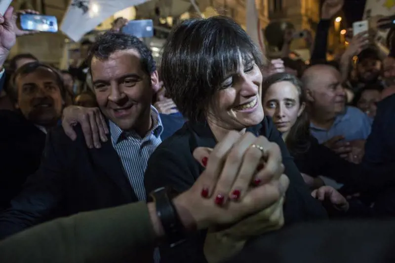 Crolla il muro di Torino: la Appendino sfratta i dem