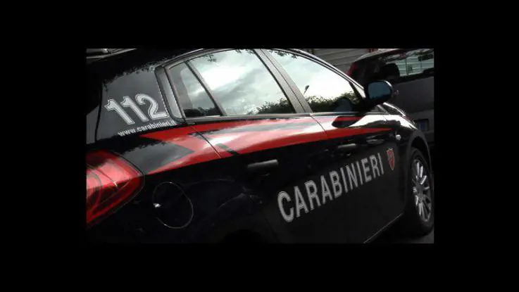 Medico fugge dopo incidente stradale e lascia un ferito a terra