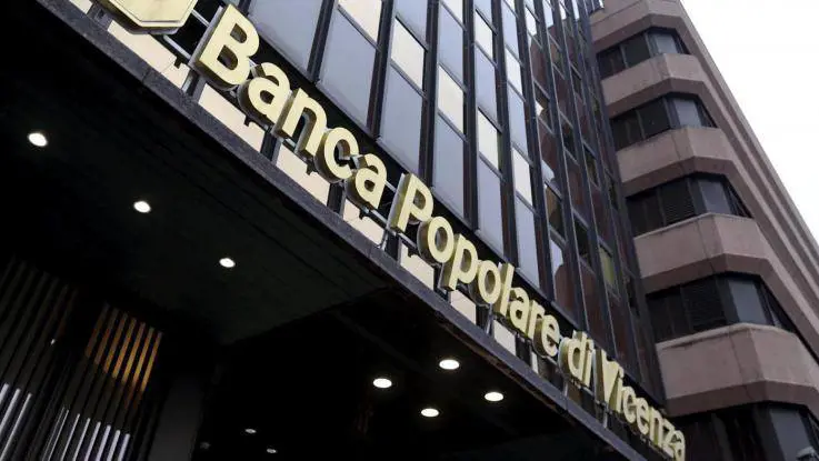 La Finanza nella sede centrale della Banca Popolare di Vicenza