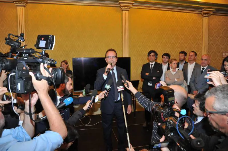 La strategia di Parisi per "sminare" il post referendum