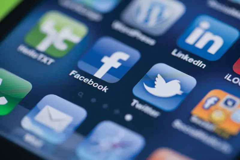 Facebook cambia algoritmo: prima amici (veri) e famiglia