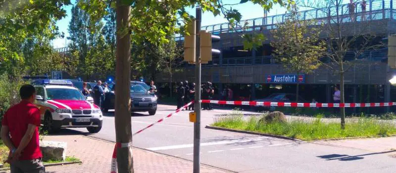 Uomo armato apre il fuoco: paura in un cinema in Germania