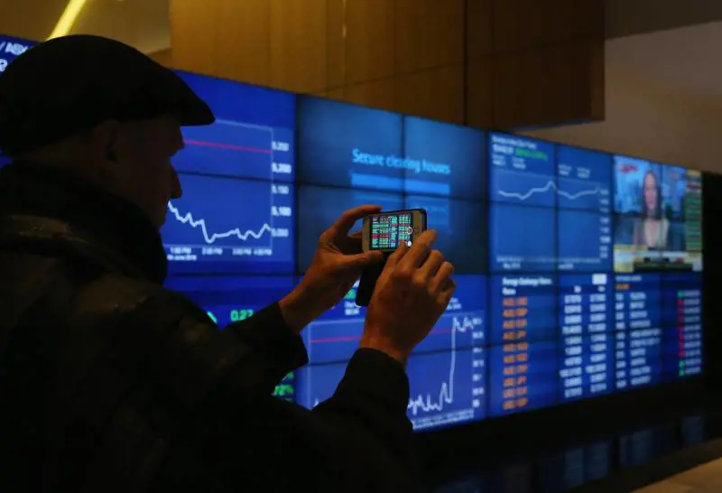Brexit, le Borse vanno a picco e la sterlina adesso affonda