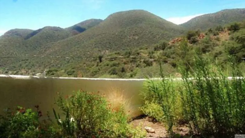 L'illusione ottica del lago di montagna che fa impazzire i social