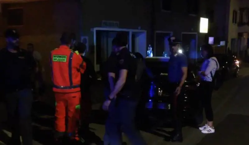 Bolzano, guerriglia tra immigrati con spranghe, bastoni e coltelli