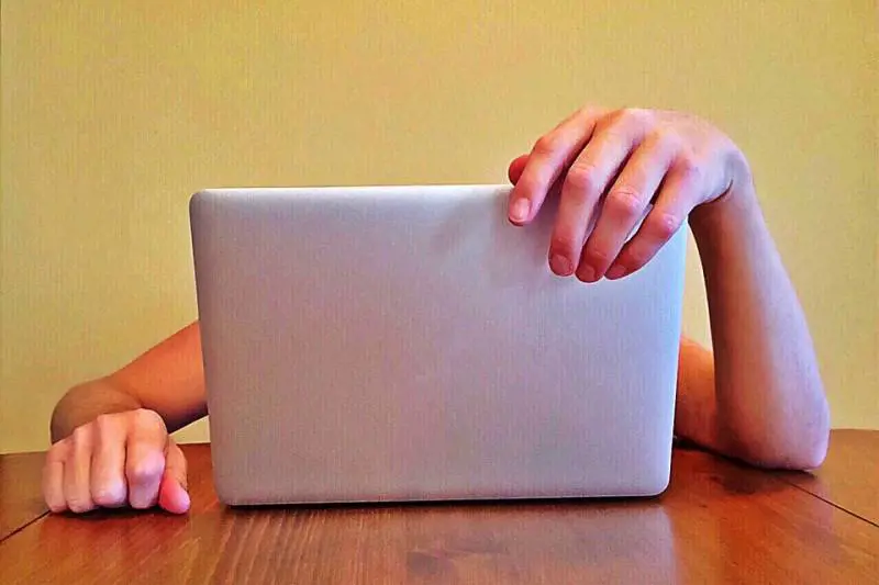 Masturbarsi per beneficenza: l'idea di un sito porno