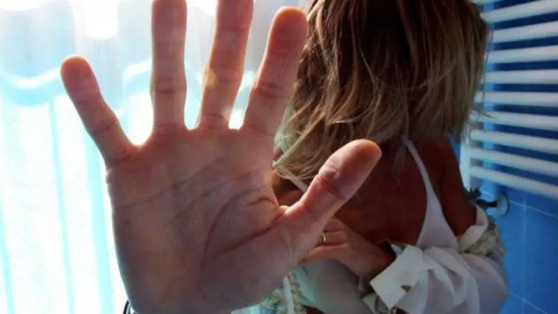 Si masturba vicino a ragazza: per il giudice non è violenza
