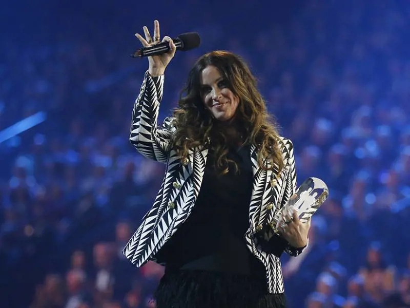 Alanis Morissette nuda e incinta