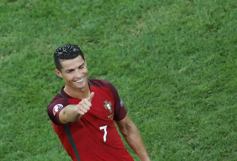 Lewandowski si sveglia Ma CR7 si salva ai rigori