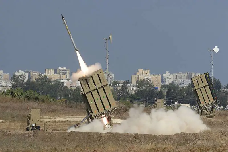 Iran: "Hezbollah potrebbe lanciare centomila missili contro Israele"