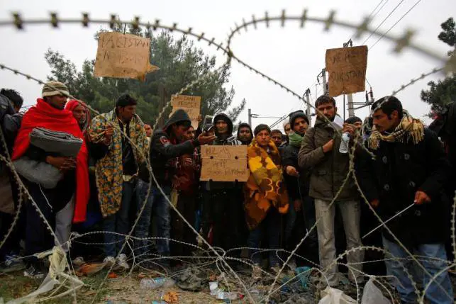 L'allarme dei servizi segreti francesi: "I migranti provocheranno ​una guerra civile"