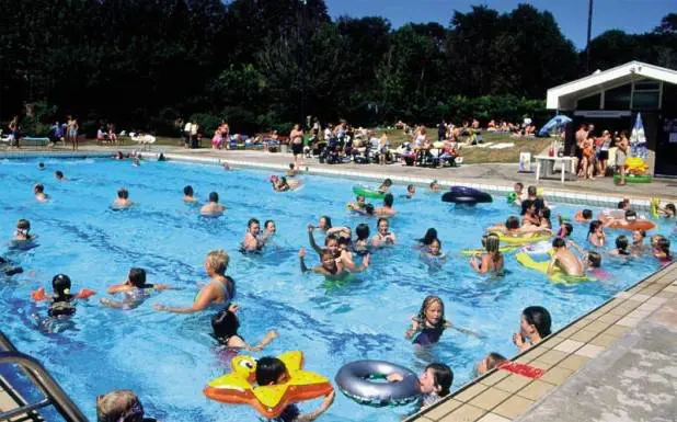 Germania, continuano le aggressioni degli immigrati nelle piscine