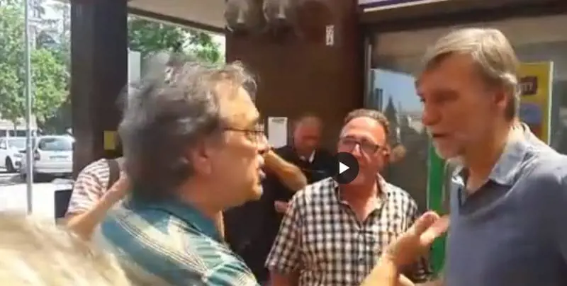 Delrio contestato al banchetto: "Tu e il c.. di Renzi nominati"