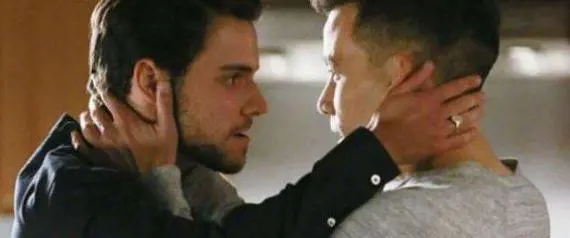 Rai censura bacio gay Ed è bufera sui social