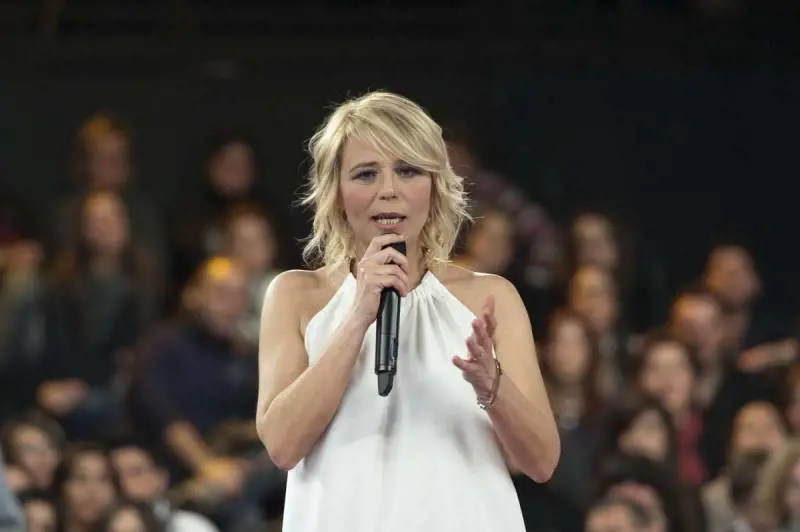 Maria De Filippi in bikini, fisico super-tonico