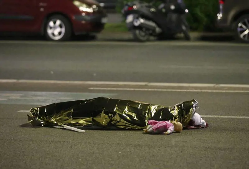 Nizza, la strage dei bambini che guardavano i fuochi d'artificio