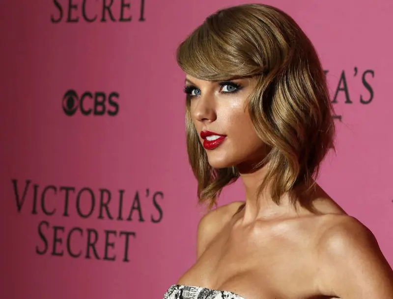 Bufera Taylor Swift: Kim Kardashian pubblica telefonate private