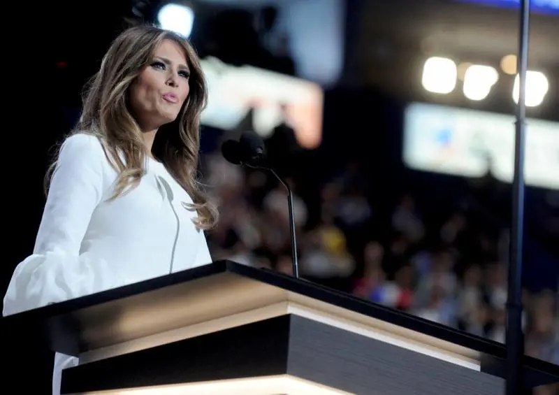 Un altro guaio per Melania Trump: "Non è vero che è laureata"
