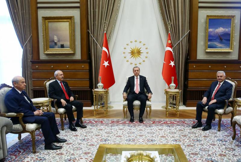 Incontro al palazzo di Ankara tra Erdogan e tre partiti turchi