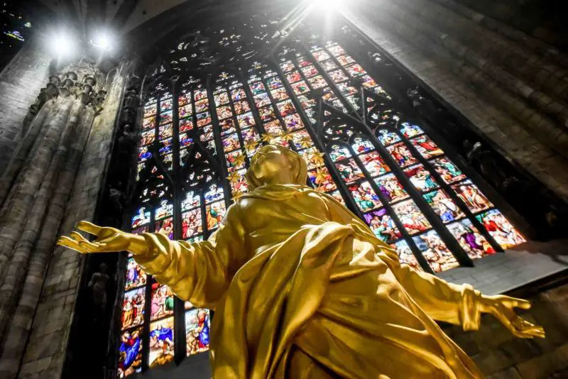 Resta chiuso in Duomo a Milano: il turista dorme tra le guglie