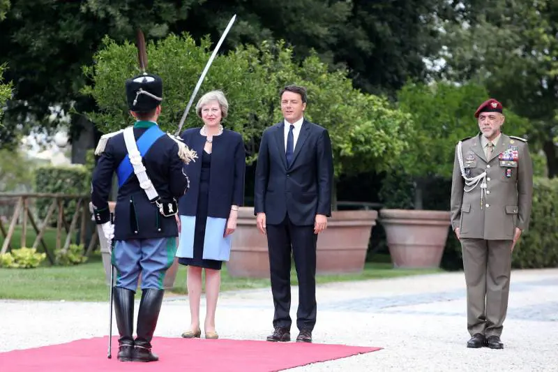 Incontro tra Renzi e May: "Certezza su tempi del Brexit"