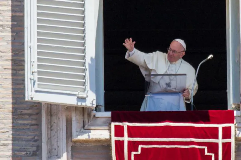 Francesco: "Non conoscevo la parola extracomunitario. Lottare contro il terrorismo delle parole"