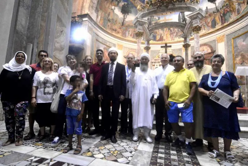 "Gli islamici nelle nostre chiese? È in atto un assalto al cristianesimo"