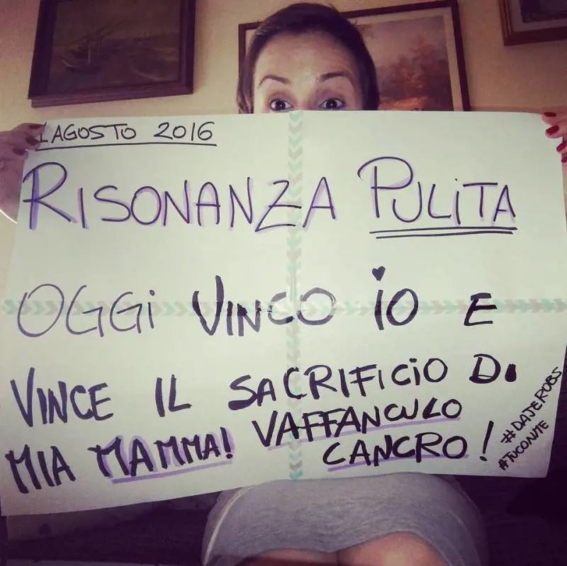"Oggi ho vinto io: ho sconfitto il cancro. Se ce l'ho fatta io, potete farcela anche voi"