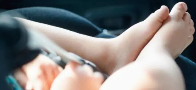 Bimbo di sei anni picchia e uccide sorellina neonata